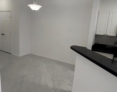 18001 Richmond Place Drive - Photo Thumbnail 10