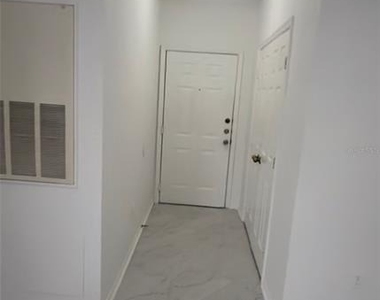 18001 Richmond Place Drive - Photo Thumbnail 11