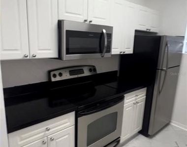 18001 Richmond Place Drive - Photo Thumbnail 4