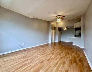 5578 Metrowest Boulevard - Photo Thumbnail 3