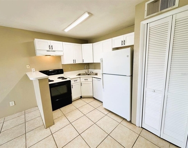4760 Walden Circle - Photo Thumbnail 5