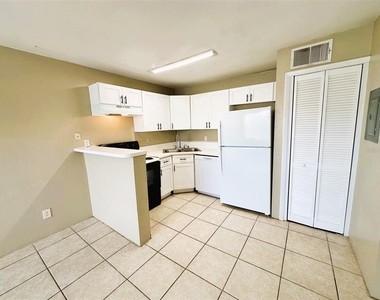4760 Walden Circle - Photo Thumbnail 4