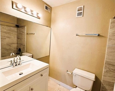 4760 Walden Circle - Photo Thumbnail 12