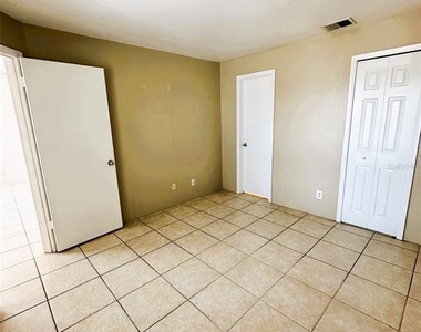 4760 Walden Circle - Photo Thumbnail 8