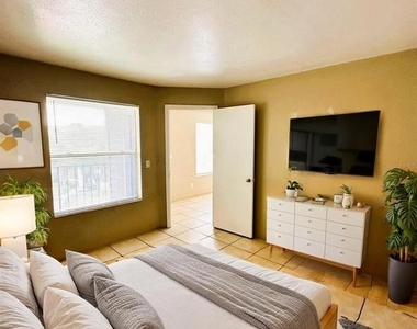 4760 Walden Circle - Photo Thumbnail 8