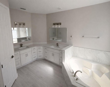 3504 Valleyview Drive - Photo Thumbnail 10