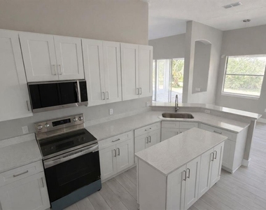 3504 Valleyview Drive - Photo Thumbnail 6