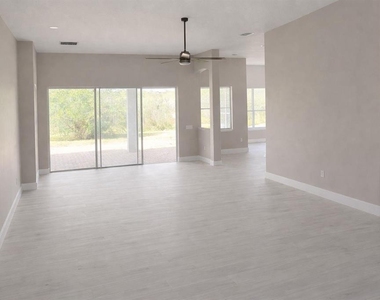3504 Valleyview Drive - Photo Thumbnail 4