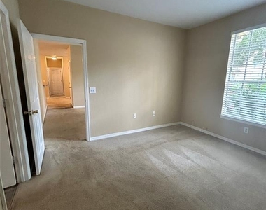 823 Grand Regency Point - Photo Thumbnail 7