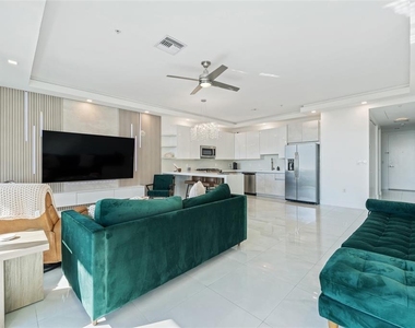 150 E Robinson Street - Photo Thumbnail 11