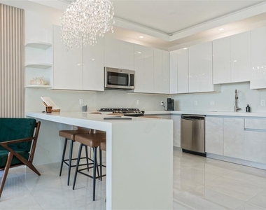 150 E Robinson Street - Photo Thumbnail 13