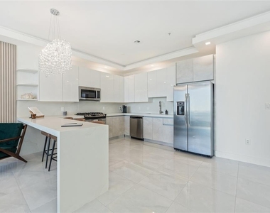 150 E Robinson Street - Photo Thumbnail 8