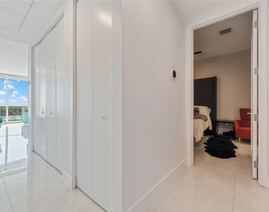 150 E Robinson Street - Photo Thumbnail 2