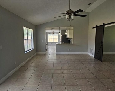 2625 Spring Valley Circle - Photo Thumbnail 3