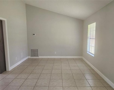 2625 Spring Valley Circle - Photo Thumbnail 4