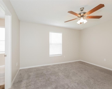 133 Carlisle Court - Photo Thumbnail 6