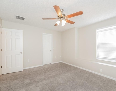 133 Carlisle Court - Photo Thumbnail 8