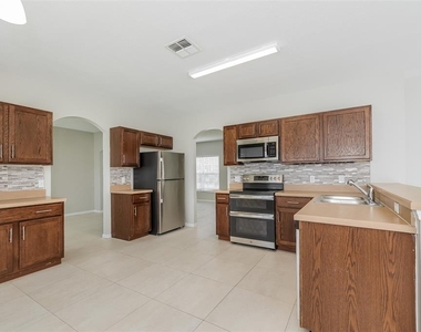 133 Carlisle Court - Photo Thumbnail 3