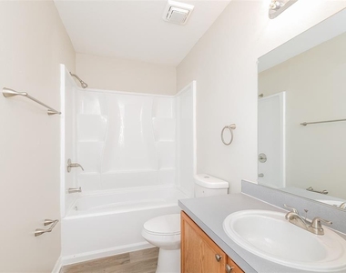 133 Carlisle Court - Photo Thumbnail 11