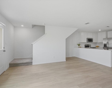 862 Lynx Street - Photo Thumbnail 11