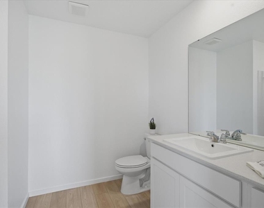 862 Lynx Street - Photo Thumbnail 14