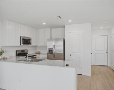 862 Lynx Street - Photo Thumbnail 6