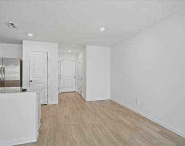 862 Lynx Street - Photo Thumbnail 8