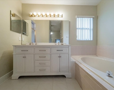 218 Langford Park Drive - Photo Thumbnail 9
