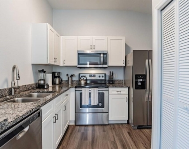 2788 Club Cortile Circle - Photo Thumbnail 10