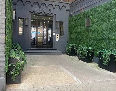 195 Stanton Street - Photo Thumbnail 8