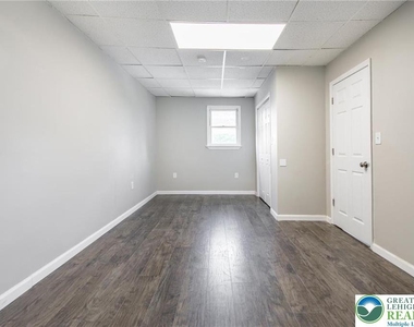 1240 Pembroke Road - Photo Thumbnail 9