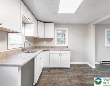 1240 Pembroke Road - Photo Thumbnail 3