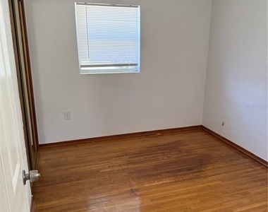 1247 Lakeview Drive - Photo Thumbnail 11