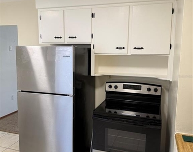 1247 Lakeview Drive - Photo Thumbnail 6