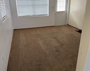 1247 Lakeview Drive - Photo Thumbnail 3
