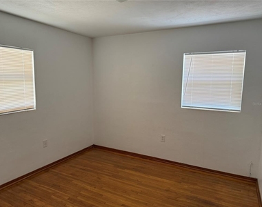 1247 Lakeview Drive - Photo Thumbnail 15