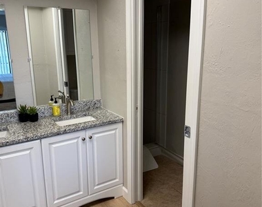 4711 Santa Barbara Boulevard - Photo Thumbnail 14