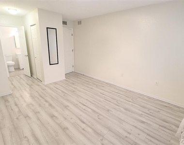 5310 26th Street W - Photo Thumbnail 9