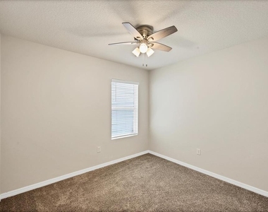 153 Tierra Verde Way - Photo Thumbnail 17