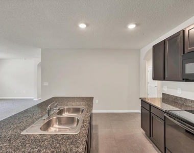 153 Tierra Verde Way - Photo Thumbnail 8