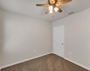 153 Tierra Verde Way - Photo Thumbnail 18
