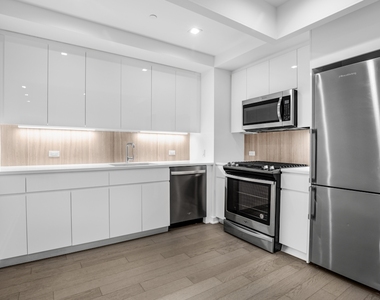29-22 Northern Blvd - Photo Thumbnail 1