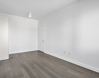 29-22 Northern Blvd - Photo Thumbnail 5