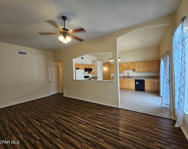 10909 Northview Drive - Photo Thumbnail 3