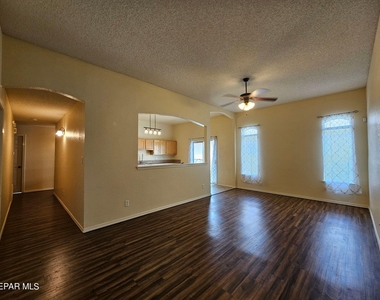 10909 Northview Drive - Photo Thumbnail 11