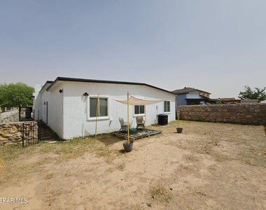 10909 Northview Drive - Photo Thumbnail 17