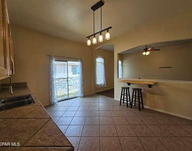 10909 Northview Drive - Photo Thumbnail 2