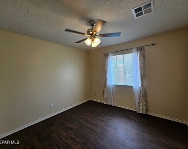 10909 Northview Drive - Photo Thumbnail 10