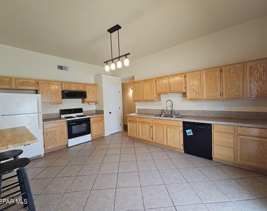 10909 Northview Drive - Photo Thumbnail 1