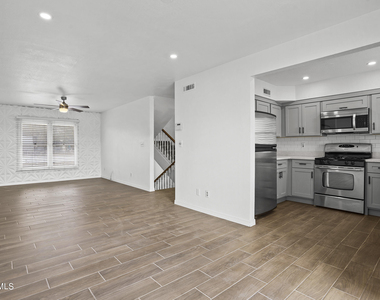 604 Upson Drive - Photo Thumbnail 5